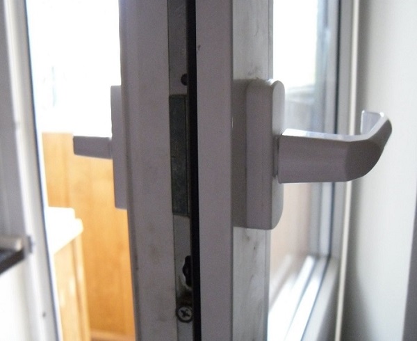 Ремонт балконной двери | Цены